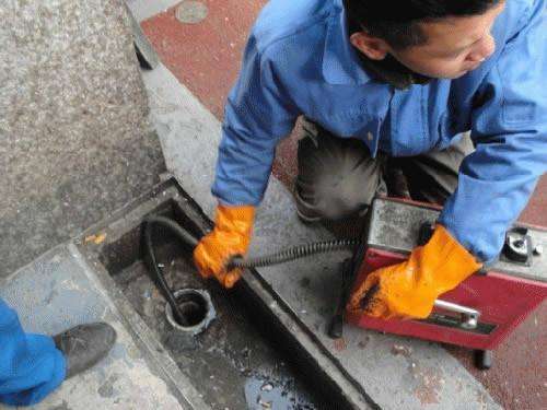 大岭山镇疏通下水道